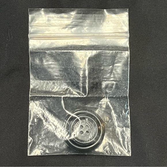 Burberry Harbourne trench coat. - Picture 12 of 15